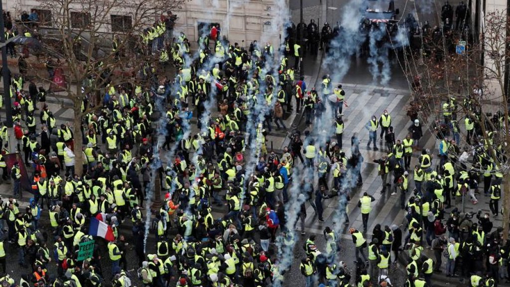 مباشر: صدامات وإطلاق الغاز المسيل للدموع وسط باريس في مظاهرات جديدة « للسترات الصفراء »