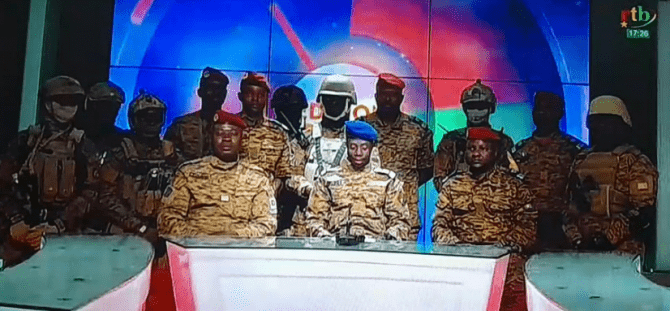 Breaking News Arabia : وبعد مالي وغينيا استهدفت بوركينا فاسو بدورها انقلاباً