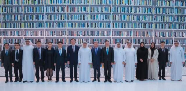 بلهول الفلاسي يناقش تعزيز التعاون مع نائب وزير التعليم الصيني في دبي