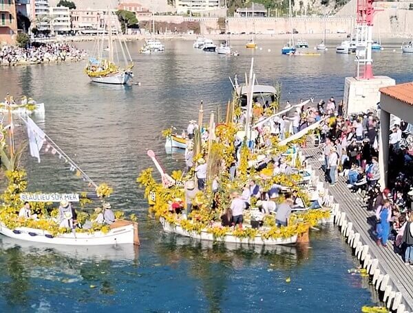 معركة الزهور البحرية الزاهية: تقليد سلمي يجمع المجتمع في فيلفرانش-سور-مير
