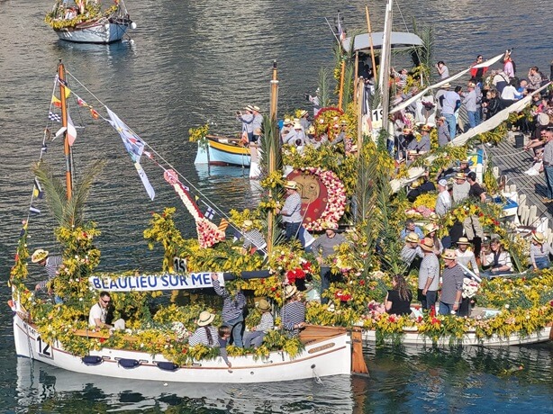 معركة الزهور البحرية الزاهية: تقليد سلمي يجمع المجتمع في فيلفرانش-سور-مير
