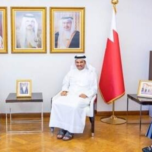 وزير الإعلام يشيد بمتانة العلاقات البحرينية الفرنسية