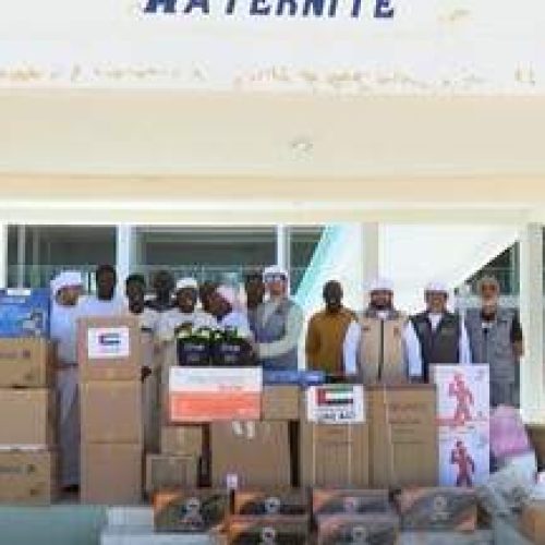 فريق الإمارات الإنساني في تشاد يقدم الإمدادات الطبية لمستشفى أم جارس العام