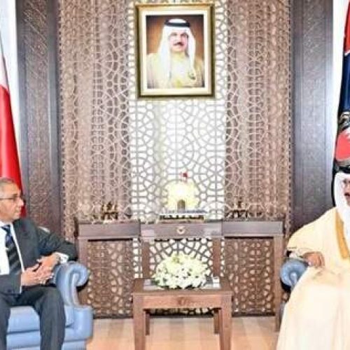 زير الداخلية يستقبل السفير المصري المنتهية مهامه ويحتفل بالعلاقات الثنائية القوية