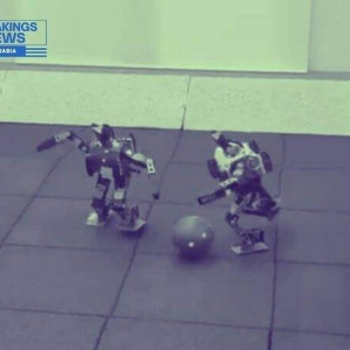 باستخدام الذكاء الاصطناعي والتعلم الآلي ، تعلم Google الروبوتات كيفية لعب كرة القدم