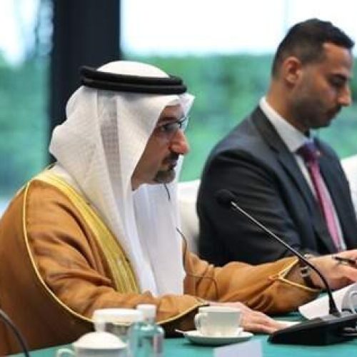 وزير الصناعة والتجارة يلتقي نظيره الصيني لإجراء محادثات ثنائية