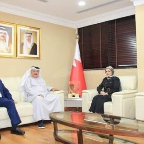 الأمين العام للجنة العليا يستقبل وفداً من الجامعة الأهلية