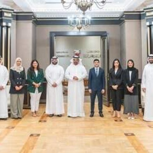 وزير المالية والاقتصاد الوطني يلتقي الدفعة الثامنة من برنامج زمالة رئيس الوزراء