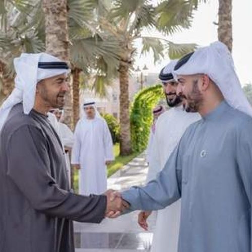 جلالة الملك حمد وسمو رئيس دولة الإمارات العربية المتحدة يبحثان العلاقات الثنائية وآخر التطورات