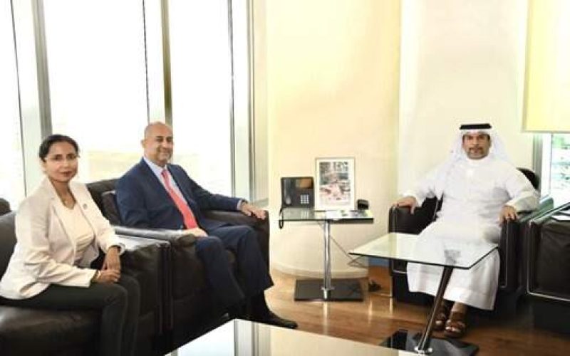 وزير النفط يناقش التعاون مع منسق الأمم المتحدة في البحرين