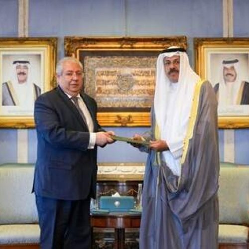 رئيس مجلس الوزراء الكويتي يتلقى دعوة لزيارة مصر