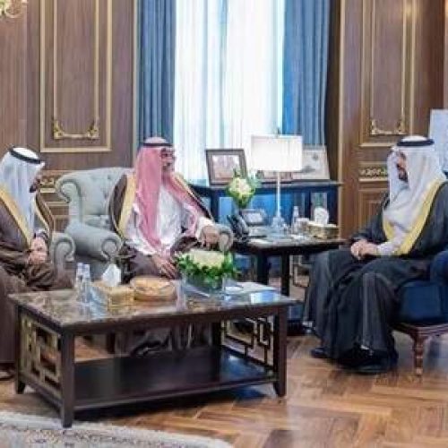 أمير منطقة الحدود الشمالية يستقبل رئيس وأعضاء الجمعية التعاونية لمنتجات الثروة الحيوانية بالمنطقة
