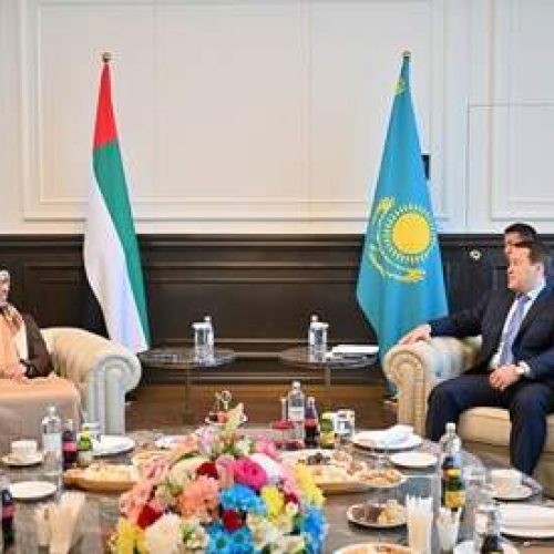 الإمارات وكازاخستان تعززان العلاقات الثنائية: منصور بن زايد يلتقي رئيس وزراء كازاخستان