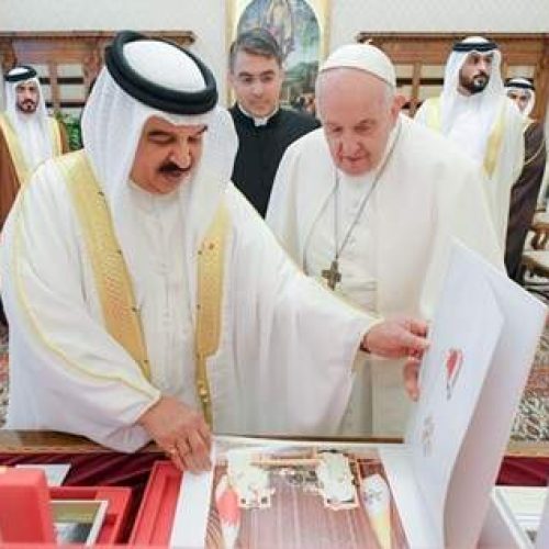 الملك يلتقي بالبابا