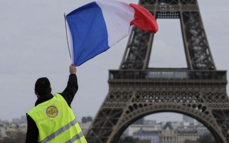 مسؤولو كبريات المدن الفرنسية يطالبون الحكومة بالتعويض عن أضرار مظاهرات “السترات الصفراء”