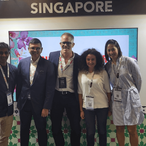 منصة سنغافورة تتألق في معرض MIPCOM 2023 بعروض مشرقة بنجومها