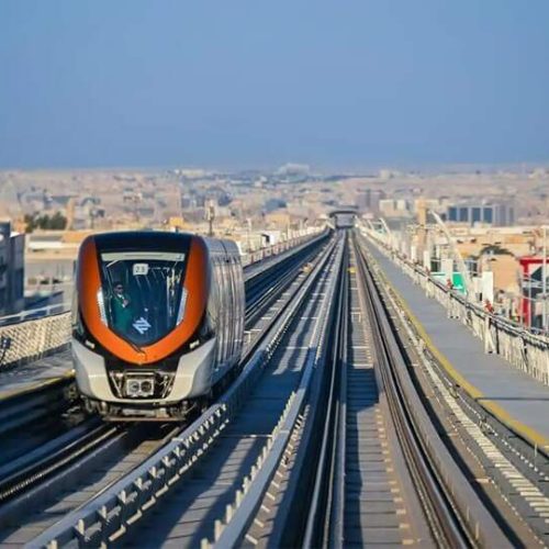 مترو الرياض يُعلن عن التشغيل الكامل لجميع الخطوط الستة: خطوة هامة في مجال النقل